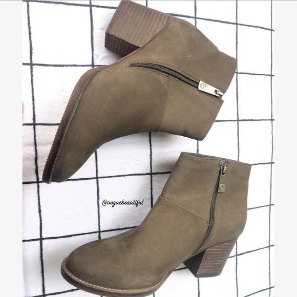 Blondo Nelli Waterproof Booties - Picture 2 of 5